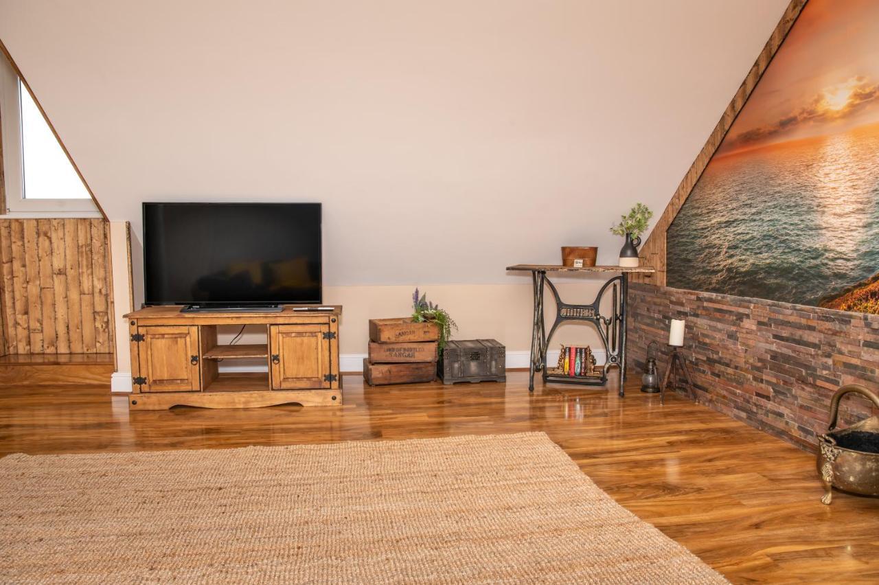 Cornish Tin Mine Themed Apartment เซนต์ออสเทลล์ ภายนอก รูปภาพ